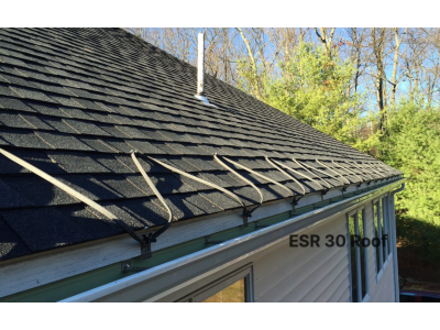 Обогрев крыши, желобов и открытых труб с помощью саморегулирующегося кабеля.