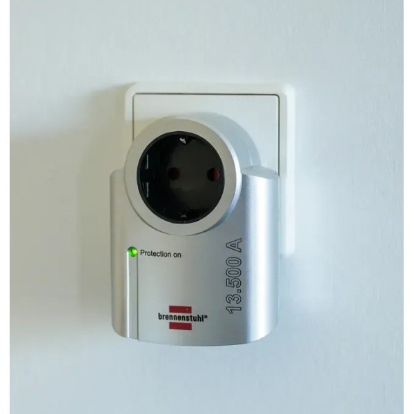 Сетевой фильтр Brennenstuhl Primera-Line от импульсных скачков напряжения Сетевой фильтр Brennenstuhl Primera-Line от импульсных скачков напряжения